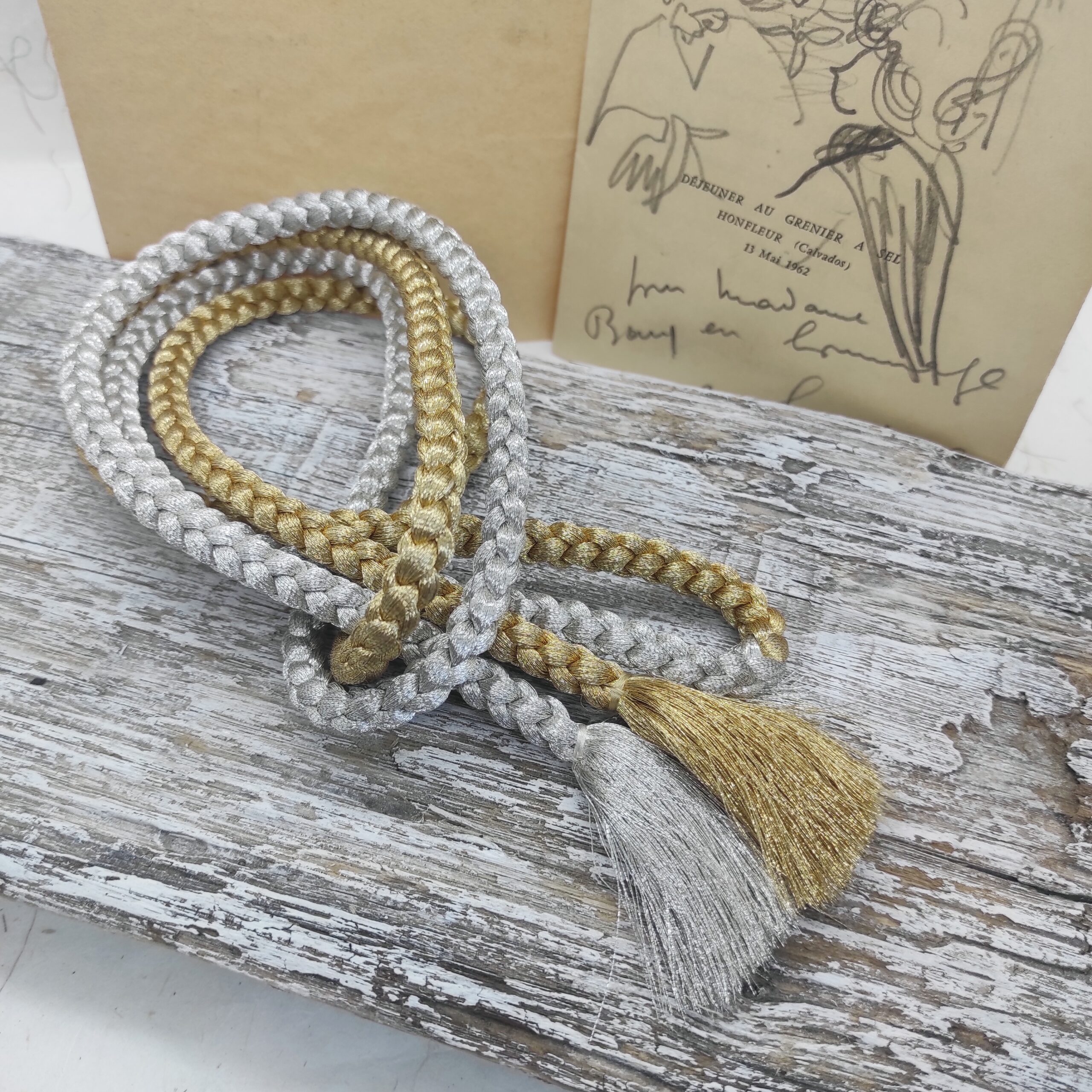Image générale d'un obijime japonais de cérémonie argent et or