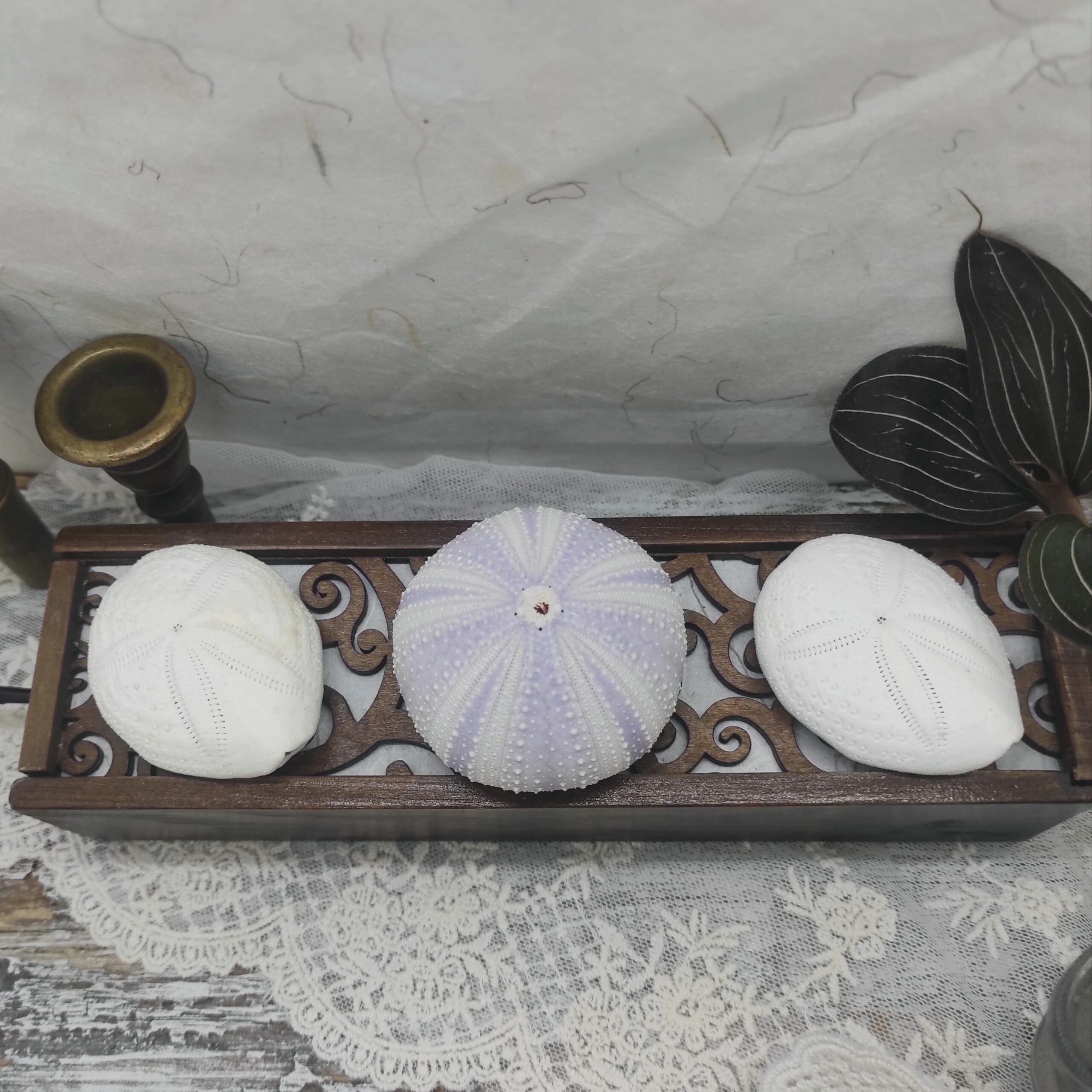 Photo du dessus d'une lampe bohème et ethnique en bois