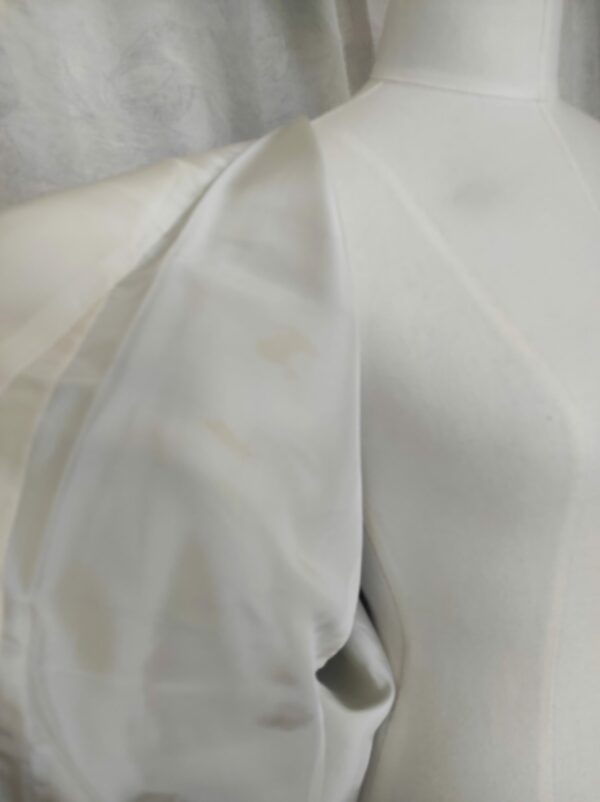 Photo de la doublure d'un kimono de soie blanche cousu à la main par un artisan japonais
