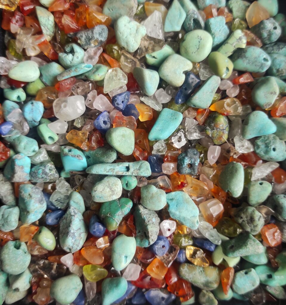 Photo de perles en pierres naturelles, pierres fines multicolores
