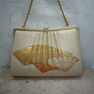 Photo générale d'un sac japonais vintage en soie représentant des éventails traditionnels