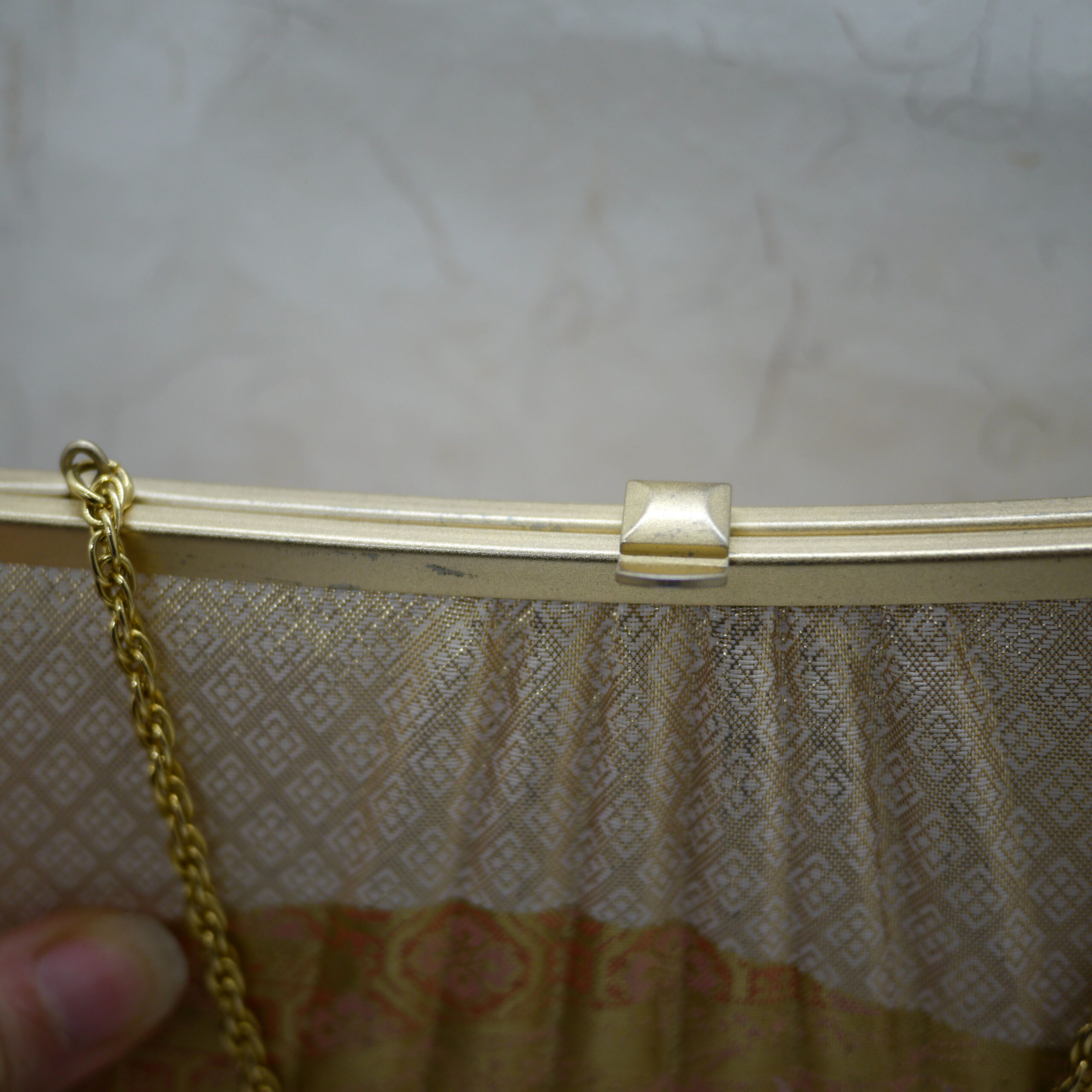 Clapet d'un sac à main japonais en soie vintage