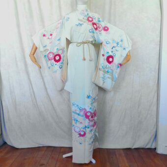 Photo d'un kimono japonais vintage provenant d'une friperie du Japon.
