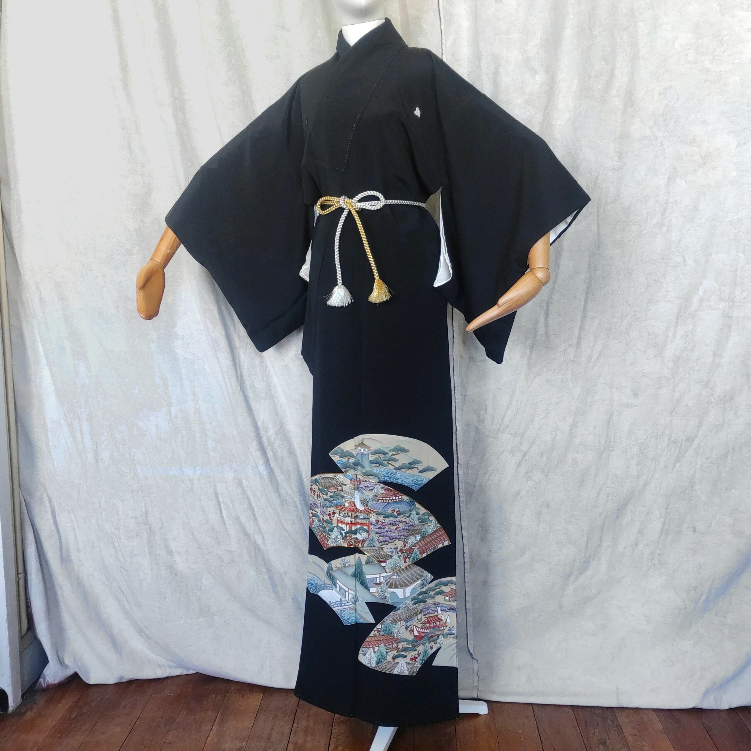 Kimono noir peint à la main, friperie japonaise.