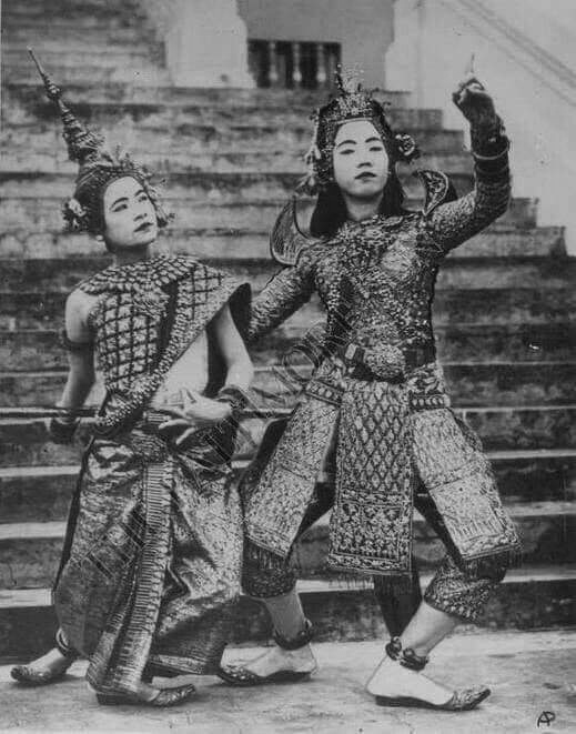 Photo de danseuses cambodgiennes sous l'Empire khmer