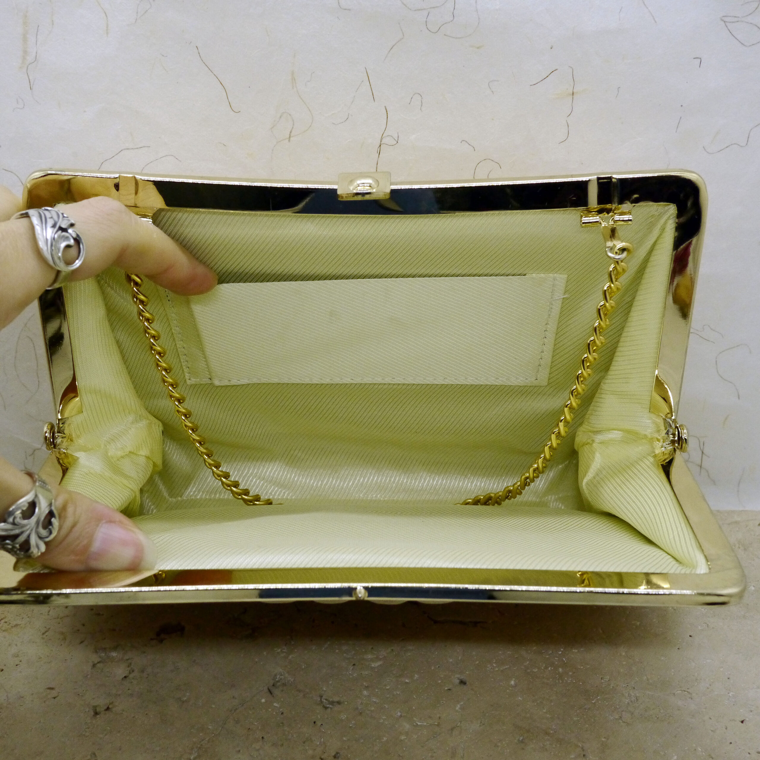 Intérieur d'un sac japonais vintage et artisanal fait en soie