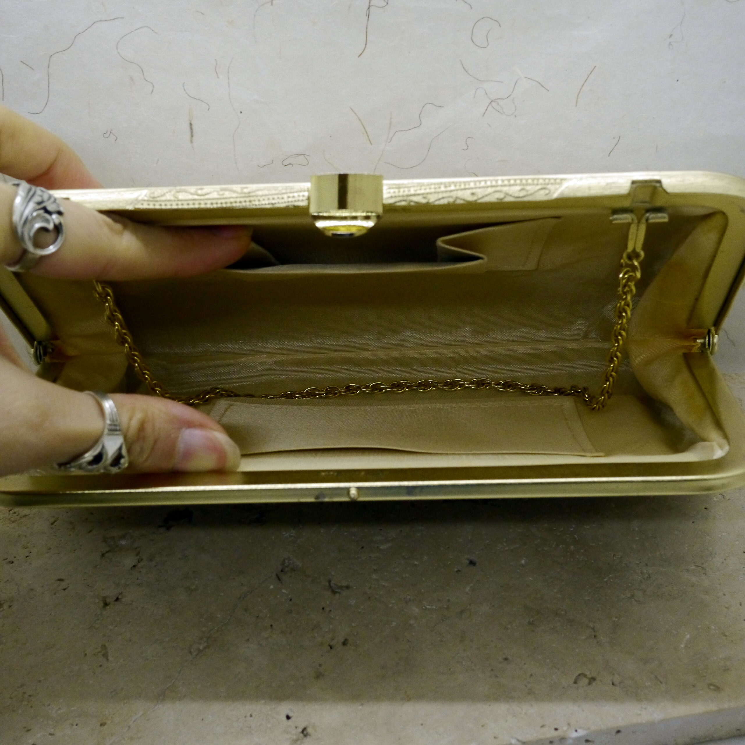 Photo de l'intérieur d'un sac japonais vintage en soie