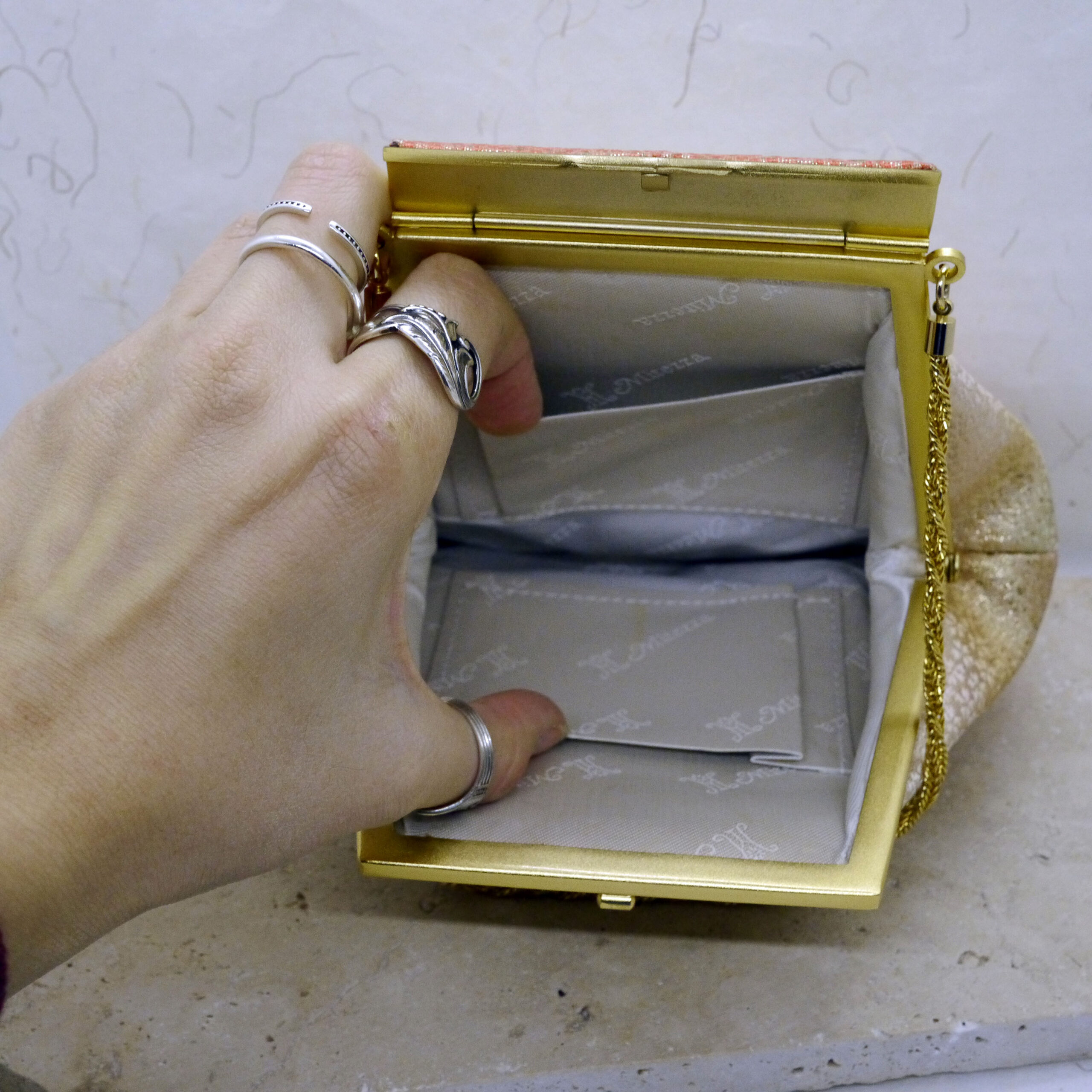 Intérieur et doublure d'un sac vintage japonais en soie