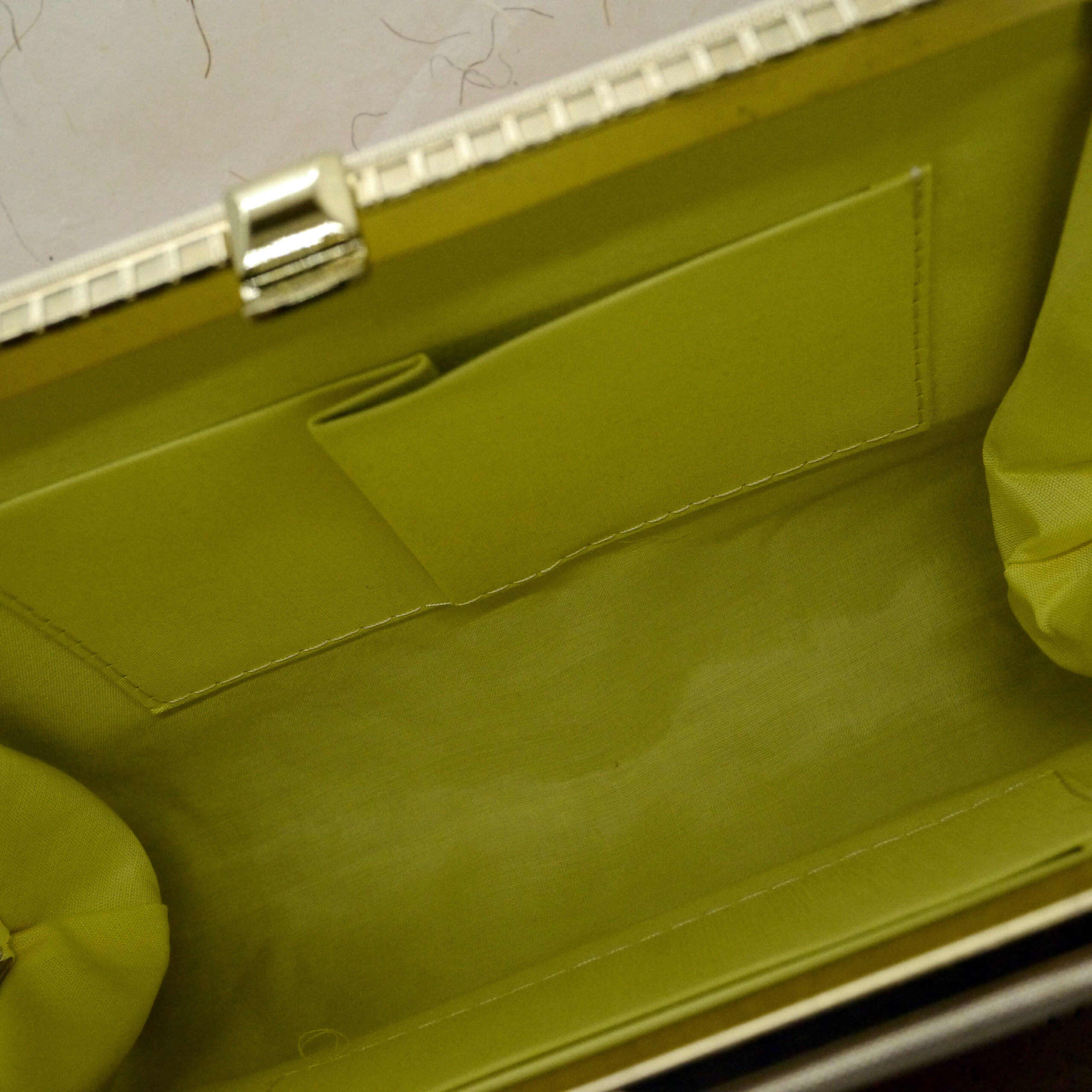 Photo de l'intérieur d'un sac japonais vintage en soie