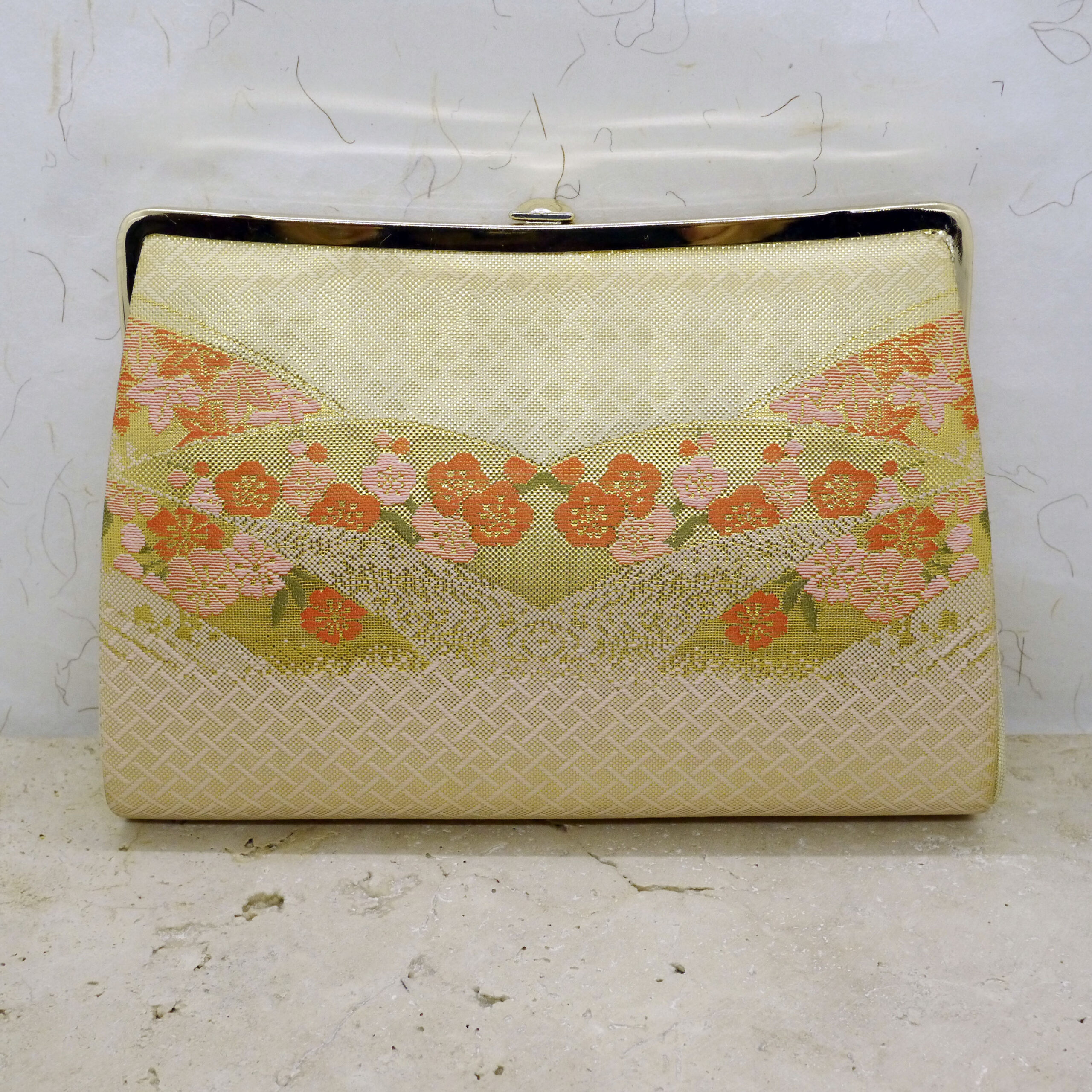 Arrière d'un sac à main japonais en soie