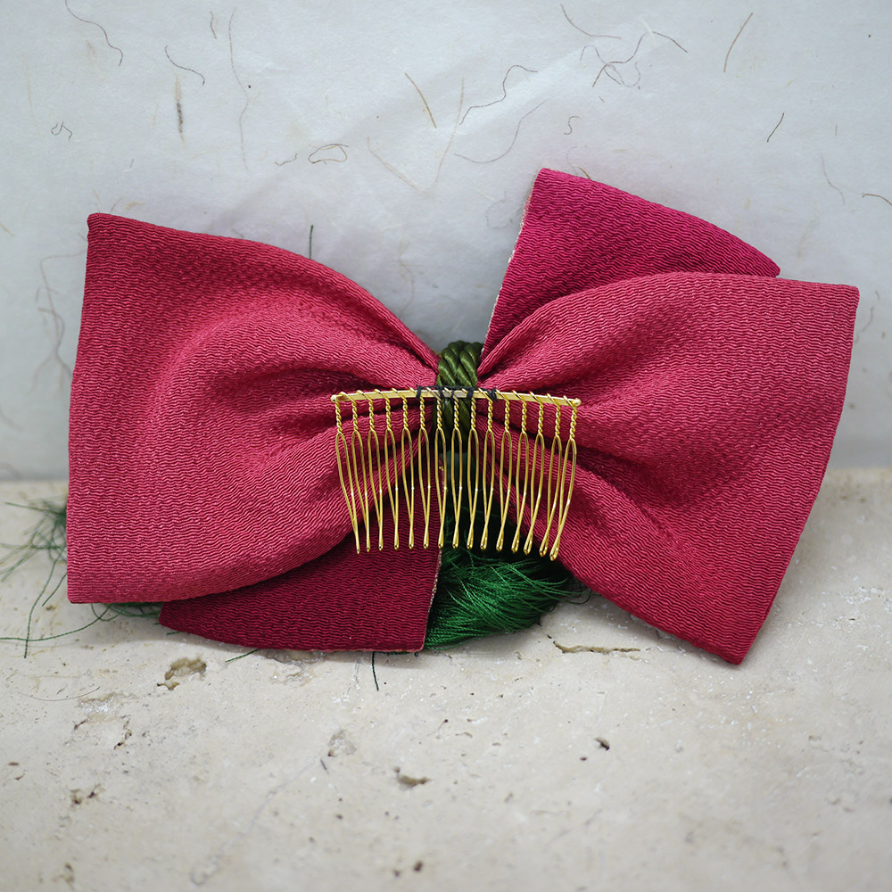 Arrière d'un accessoire à cheveux japonais en forme de noeud