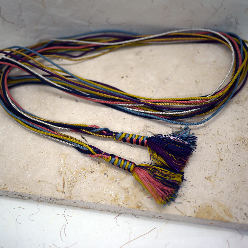 Cordon d'obi fait en soie multicolore par un artisan japonais
