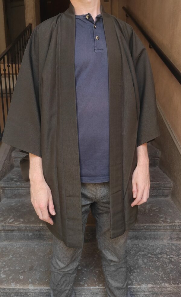 Avant d'un kimono japonais en soie brune