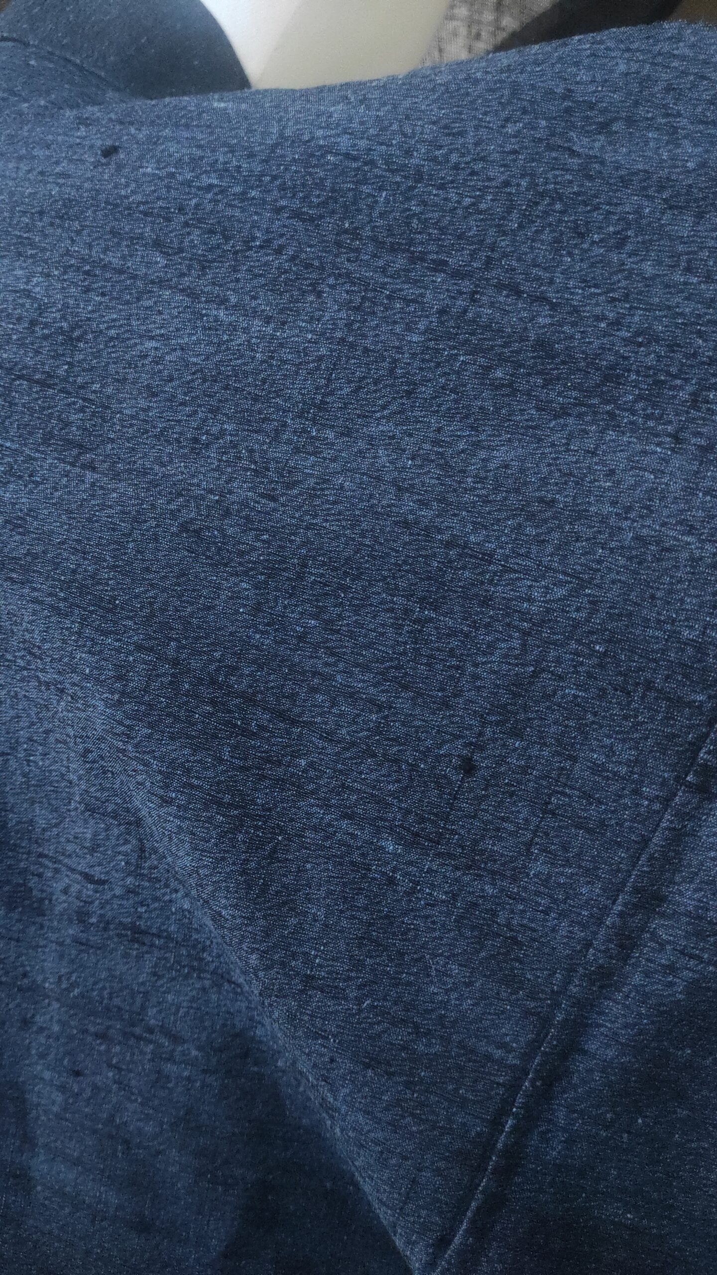 Photo détaillée d'un kimono vintage bleu en soie