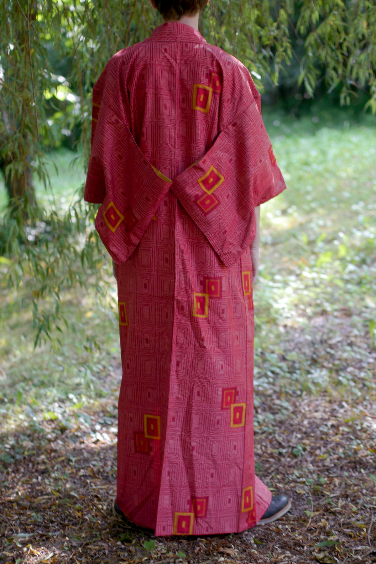 Photo de l'arrière d'un kimono japonais vintage chiné sur l'archipel nippon