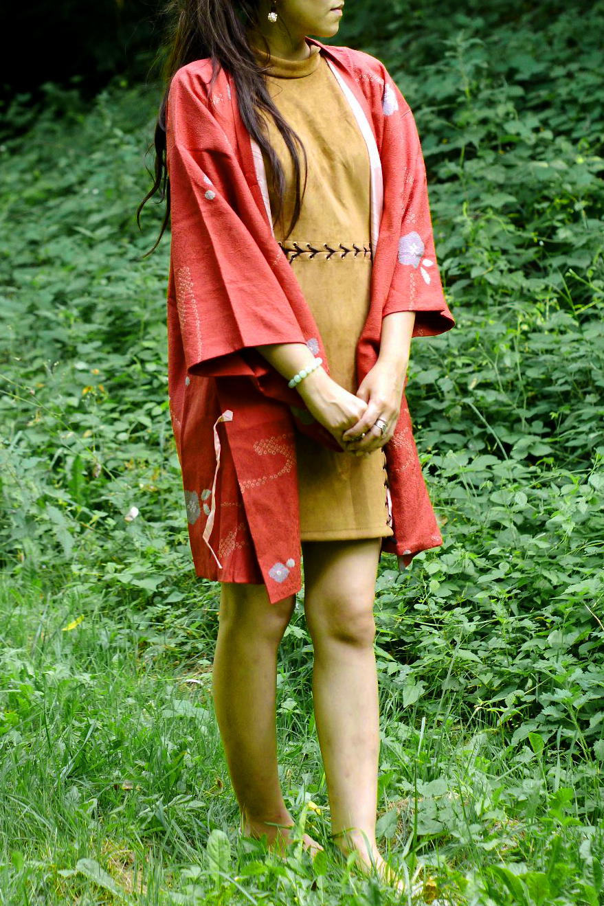 Haori japonais en soie rose à motif de fleurs japonaises